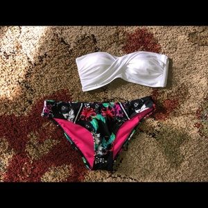White swimsuit top XS